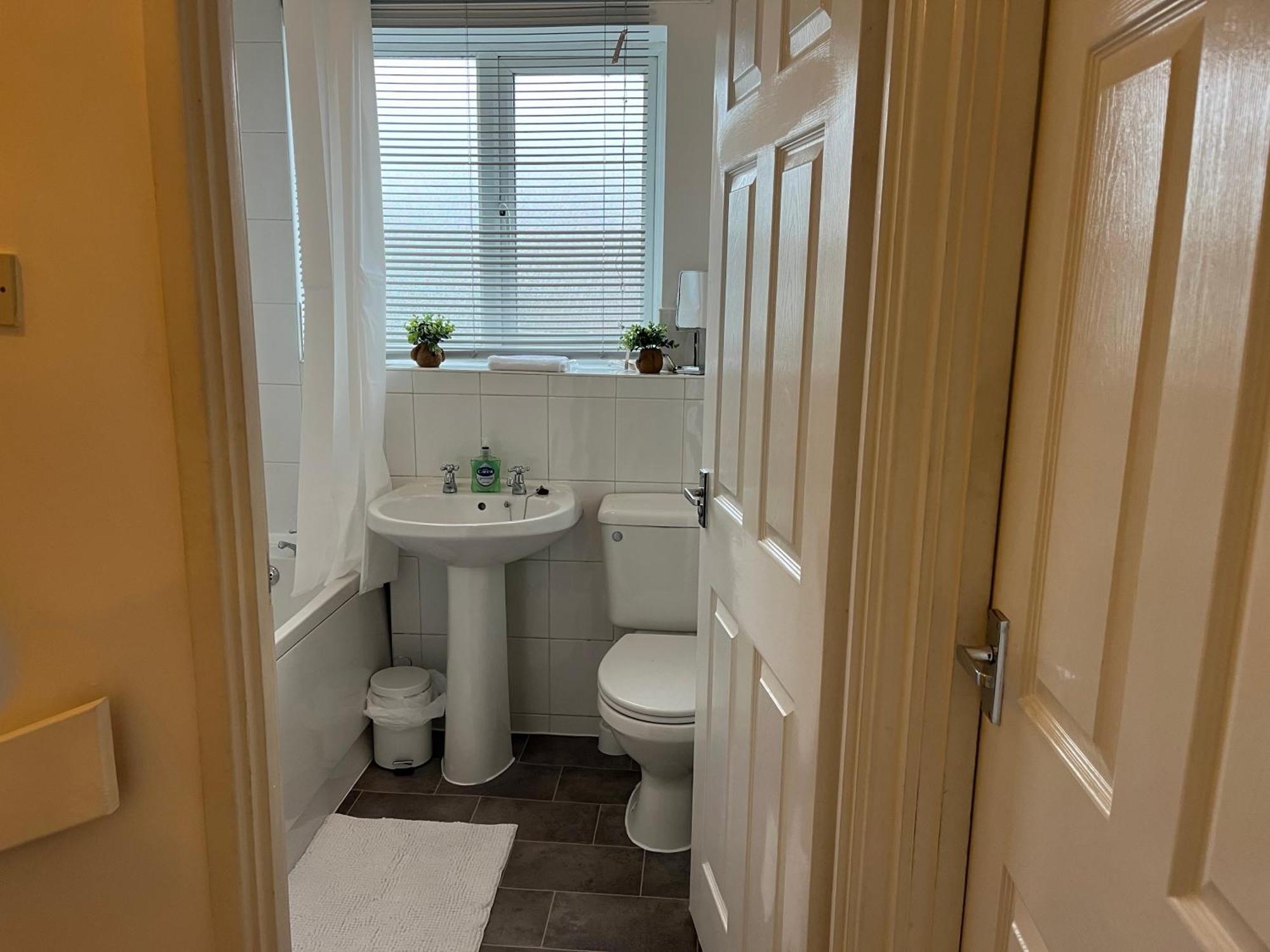 Kettering Service Accomodation 2Brh Freeparking Wifi Smart Tv Tea & Coffee Εξωτερικό φωτογραφία