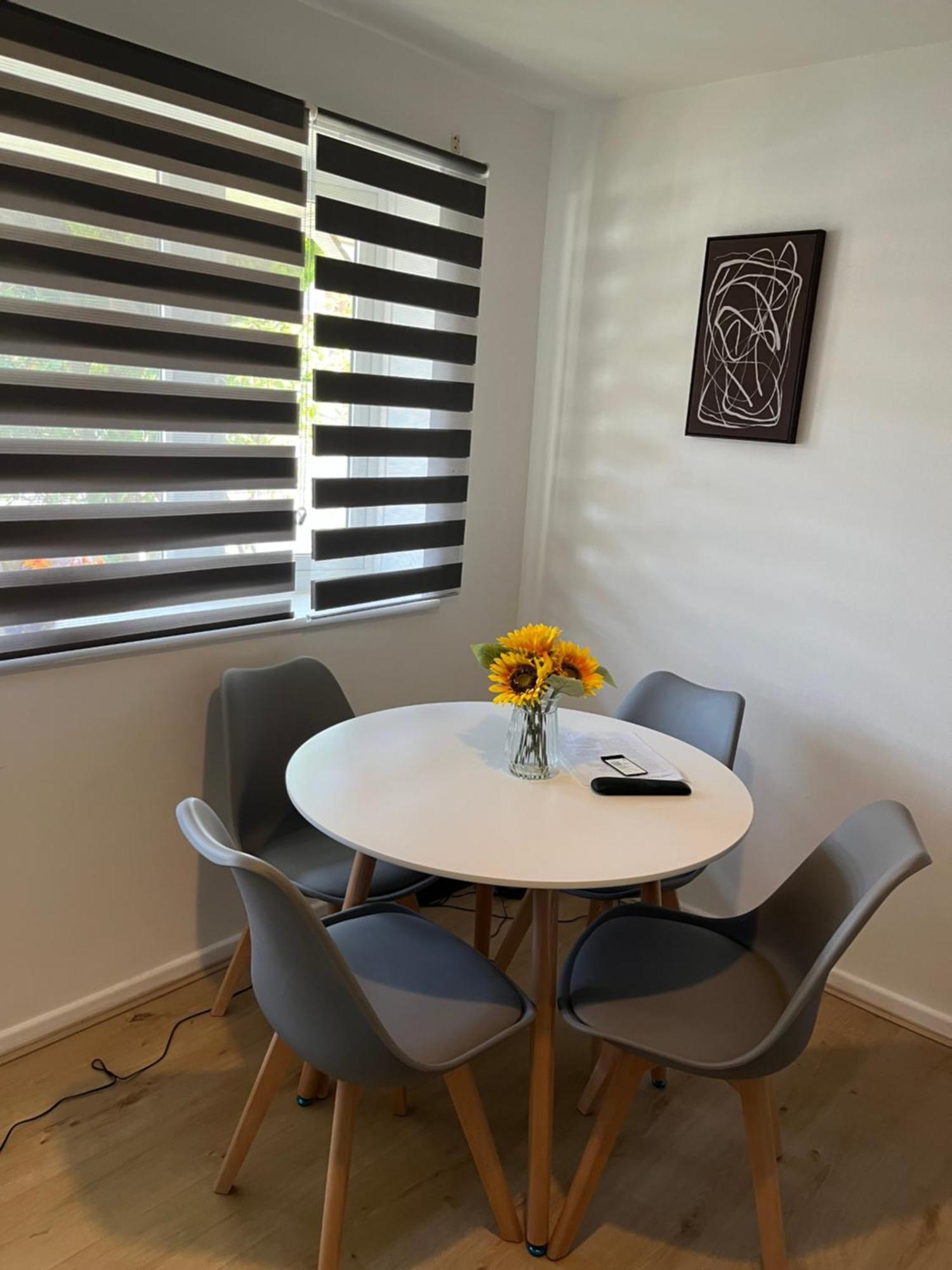 Kettering Service Accomodation 2Brh Freeparking Wifi Smart Tv Tea & Coffee Εξωτερικό φωτογραφία